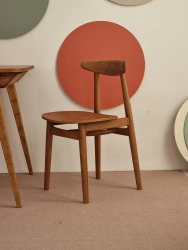 Jídelní židle z masivního dřeva Biju | jasanové dřevo mořené na dub